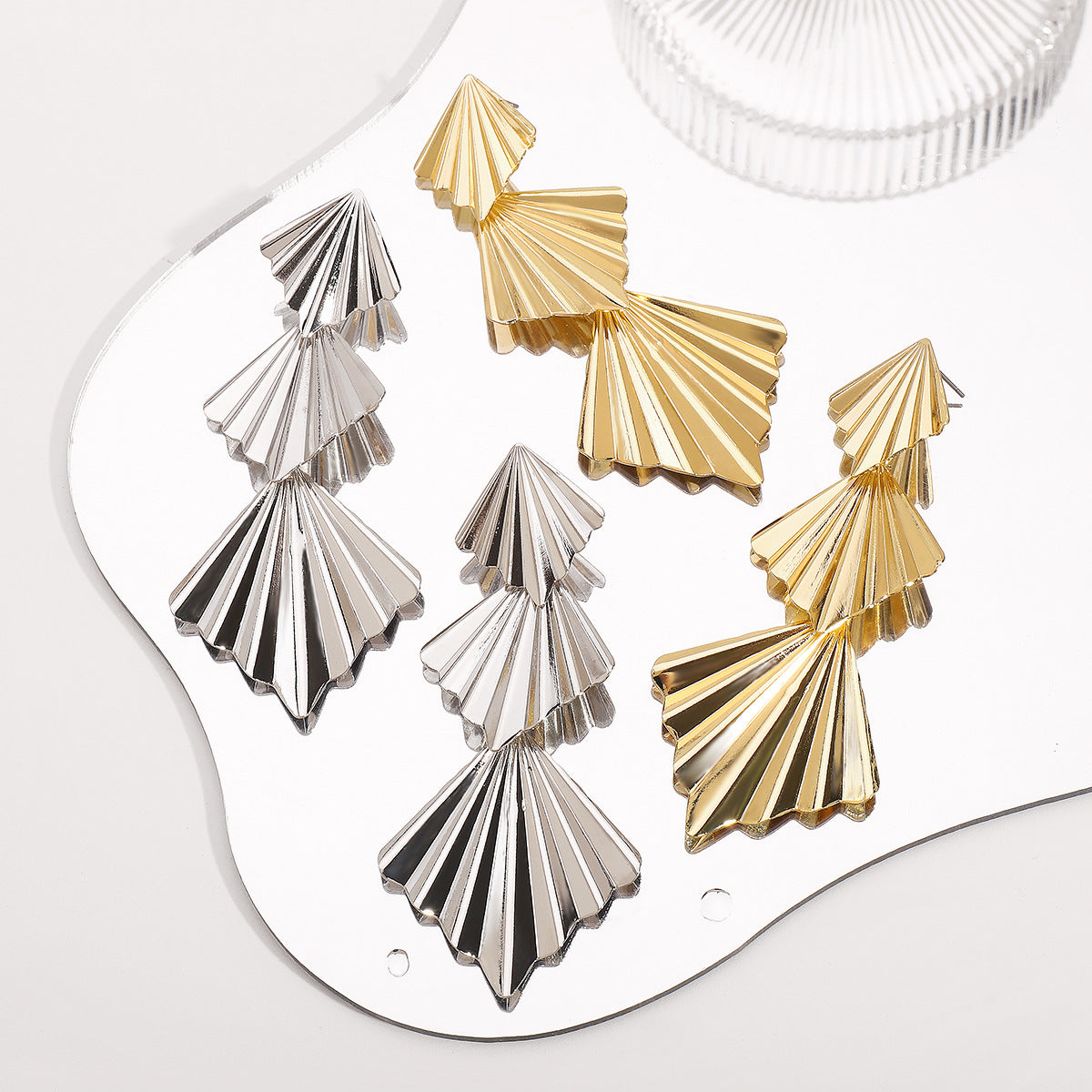 Pendientes minimalistas de triángulo geométrico irregular con forma de abanico para mujer con acabado de hierro chapado