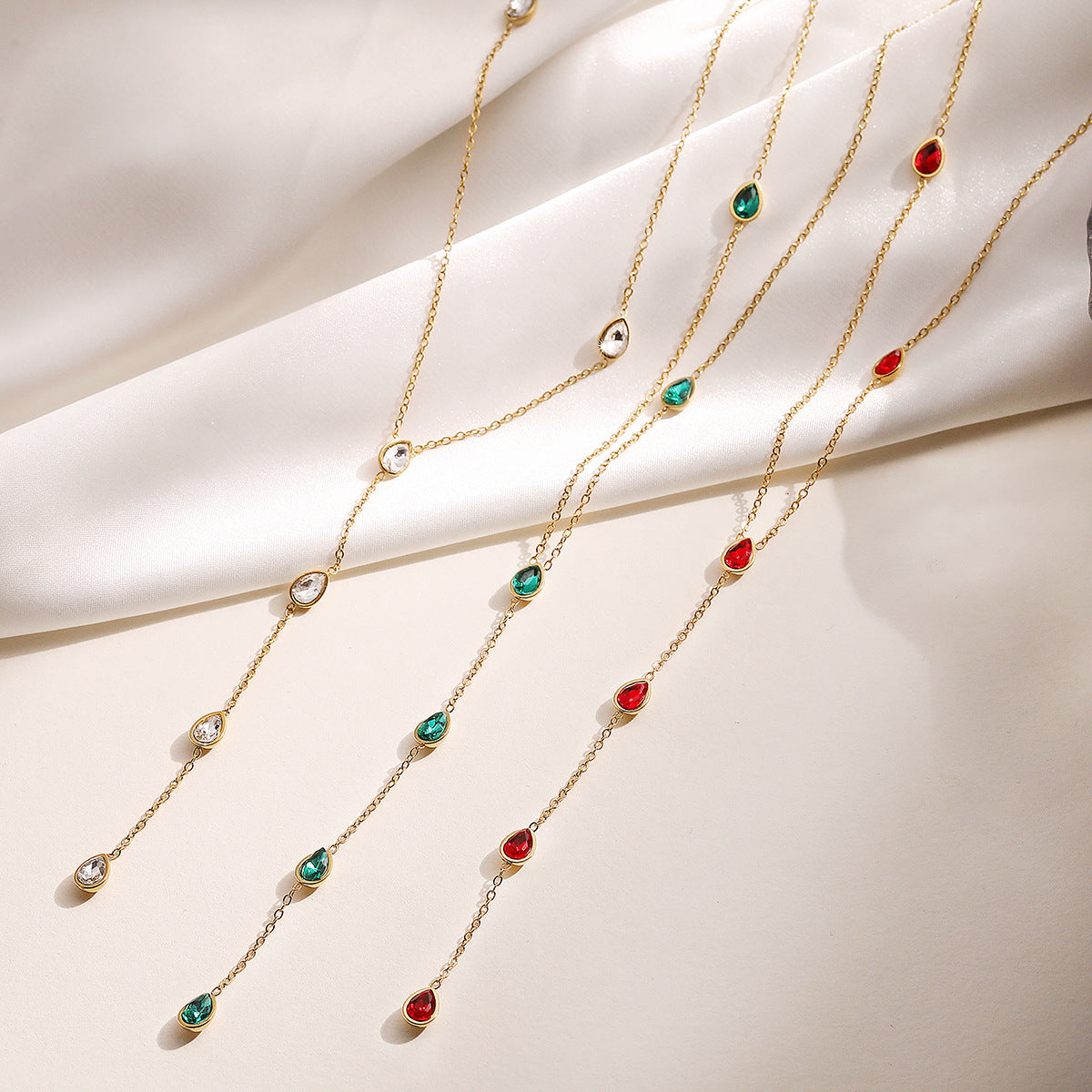 Collana Minimalista Geometrica a Y da Donna in Acciaio Inossidabile Placcato Oro 18K con Intarsio in Zirconi