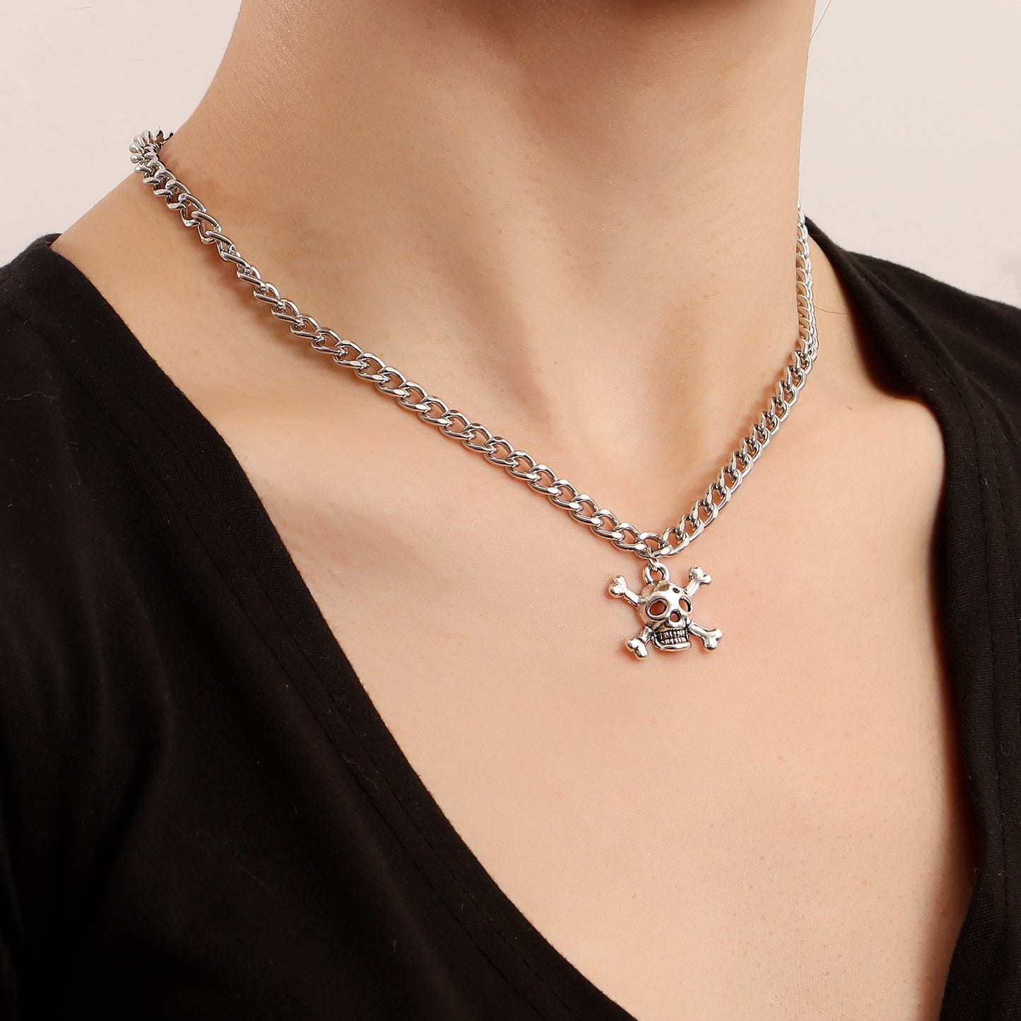 Minimalist Hip Hop Skull Pendant Necklace for Women Alloy Geometric Locket Chain with Plated Finish