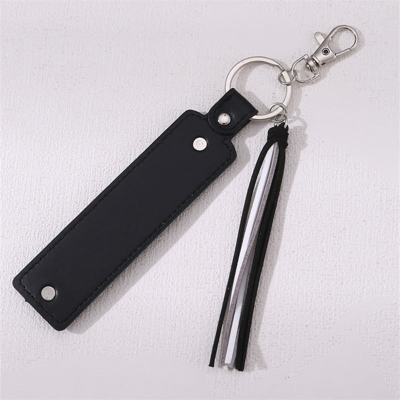 Portachiavi rettangolare Sweet and Edgy con lettera in similpelle