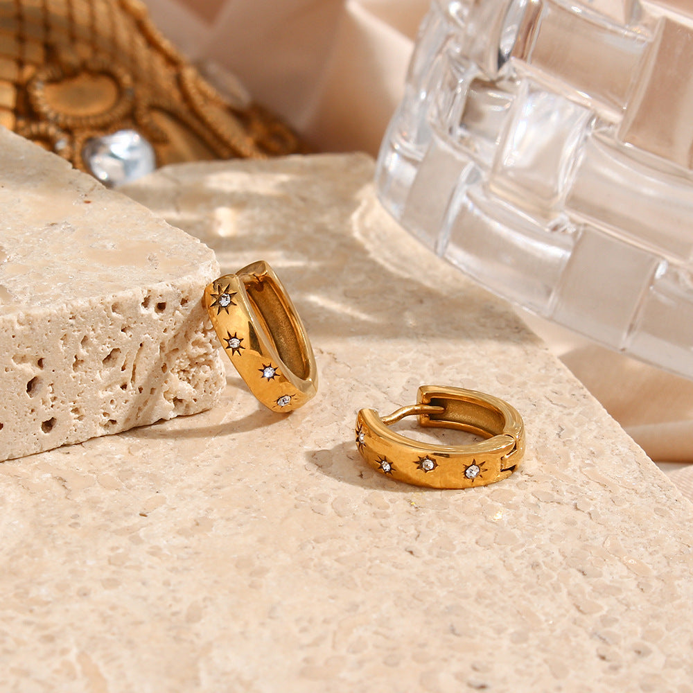 Pendientes de aro pequeños de acero inoxidable geométricos minimalistas chapados en oro de 18 quilates con circonita para mujer