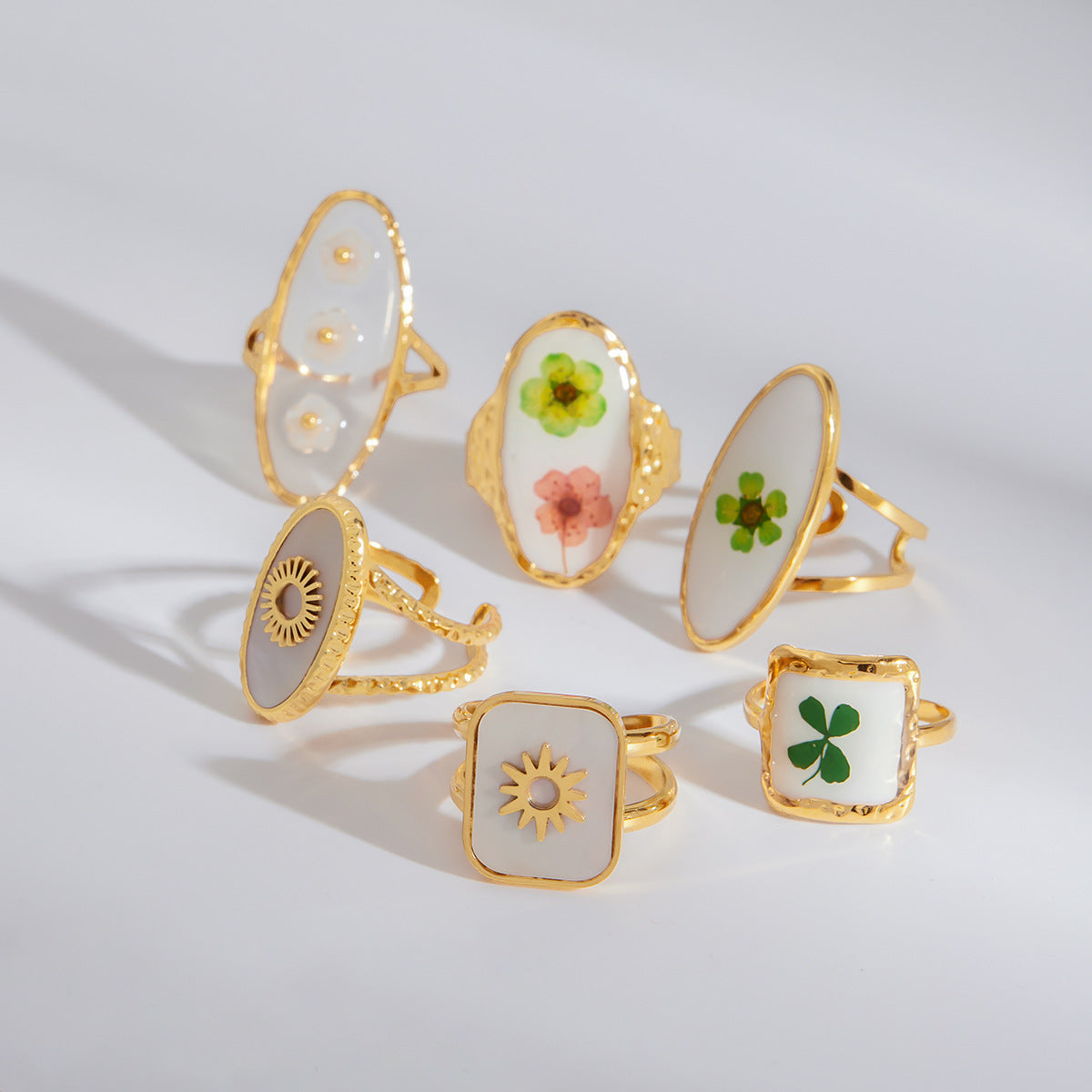 Anello Fiore Eterno Geometrico in Acciaio al Titanio con Finitura Galvanica per Donna, Accessorio Moda Minimalista di Lusso