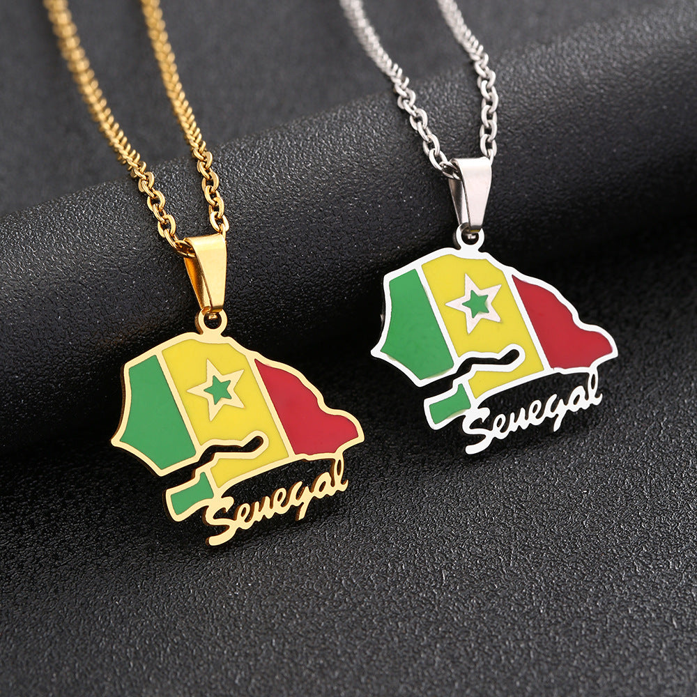 Collana con ciondolo a mappa geometrica del Senegal in stile etnico in acciaio inossidabile con charm in acciaio al titanio e finitura galvanica su catena O