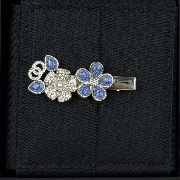 Collar floral de latón chapado en oro de lujo para mujer