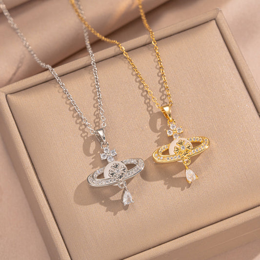 Collana con pendente di lusso a forma di Saturno per donna, in rame placcato oro e zirconi, catena a maglia O, accessorio di moda minimalista