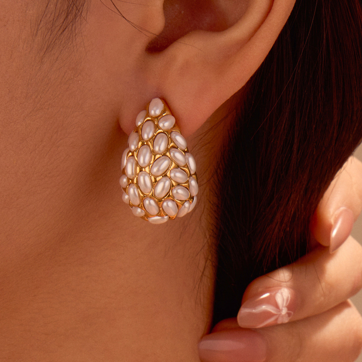 Pendientes geométricos de acero inoxidable con estilo francés vintage, acentos de perlas y chapado en oro de 18 quilates para mujer