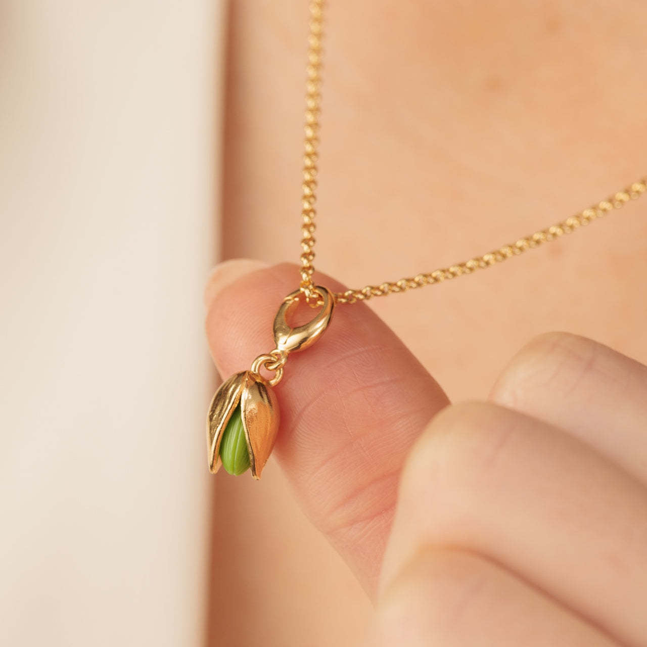 Vintage 18K Gold Plated Stainless Steel Floral Pendant Charm Bar for Women