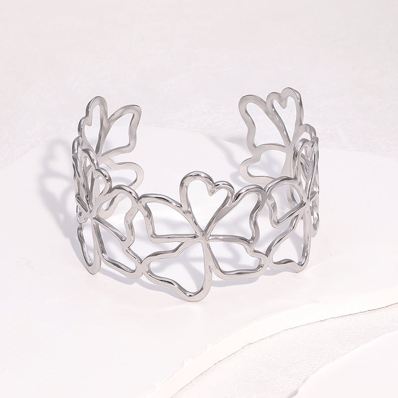 Bracciale a Polsino Aperto Minimalista in Acciaio Inossidabile Placcato Oro 18K con Design Floreale Intagliato