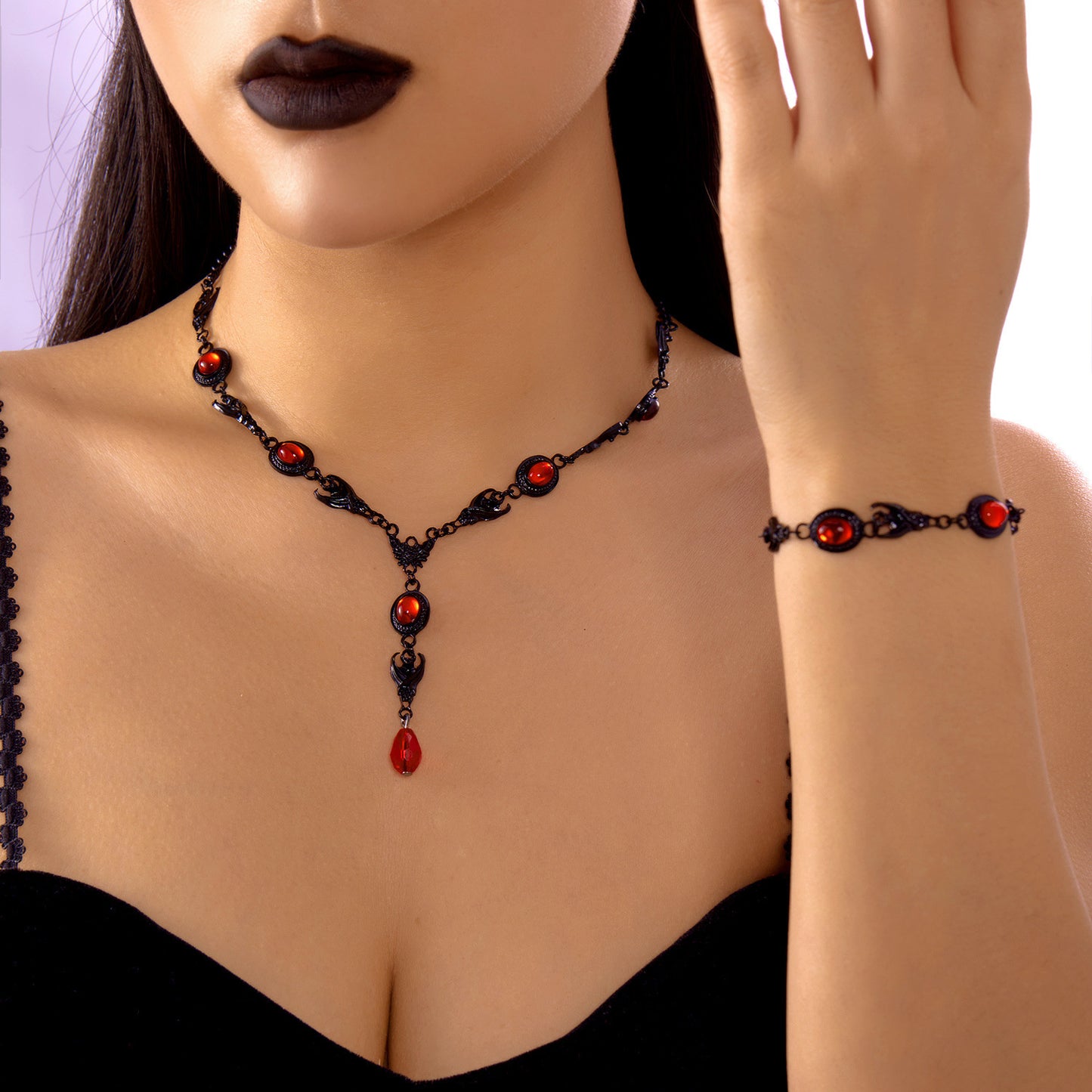 Collar colgante gótico oscuro en forma de lágrima con borlas para mujer, base de aleación con incrustaciones de pedrería y acabado chapado