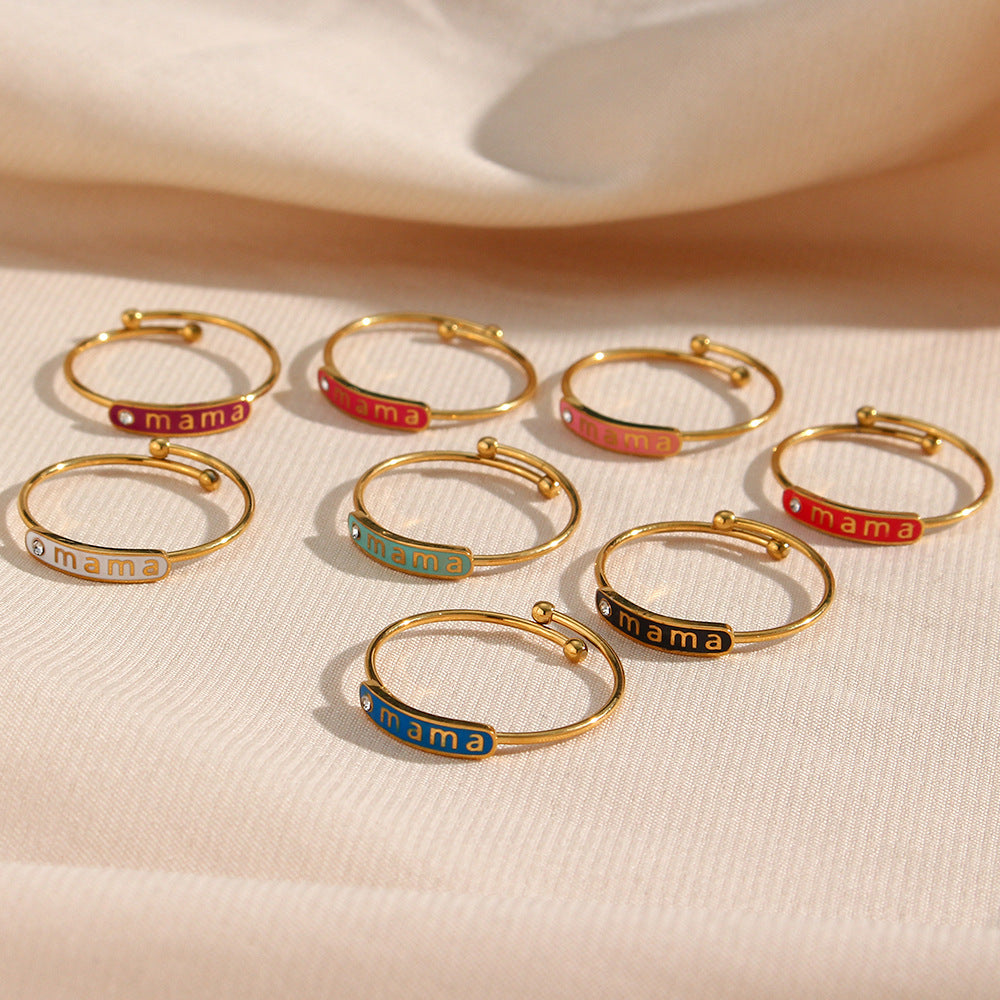 Anillo Ajustable "Mama" de Acero Inoxidable con Baño de Oro de 18K y Acabado Esmaltado, Forma Geométrica, Estilo Casual y a la Moda