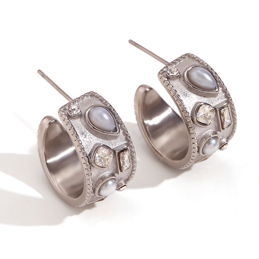 Orecchini a cerchio a forma di C in acciaio inossidabile geometrico alla moda con placcatura in oro 18 carati e inserti in perle e strass