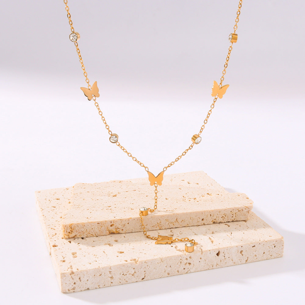 Collana Minimalista con Ciondolo a Farfalla in Acciaio al Titanio Placcato Oro 18K su Catena a O per Donna