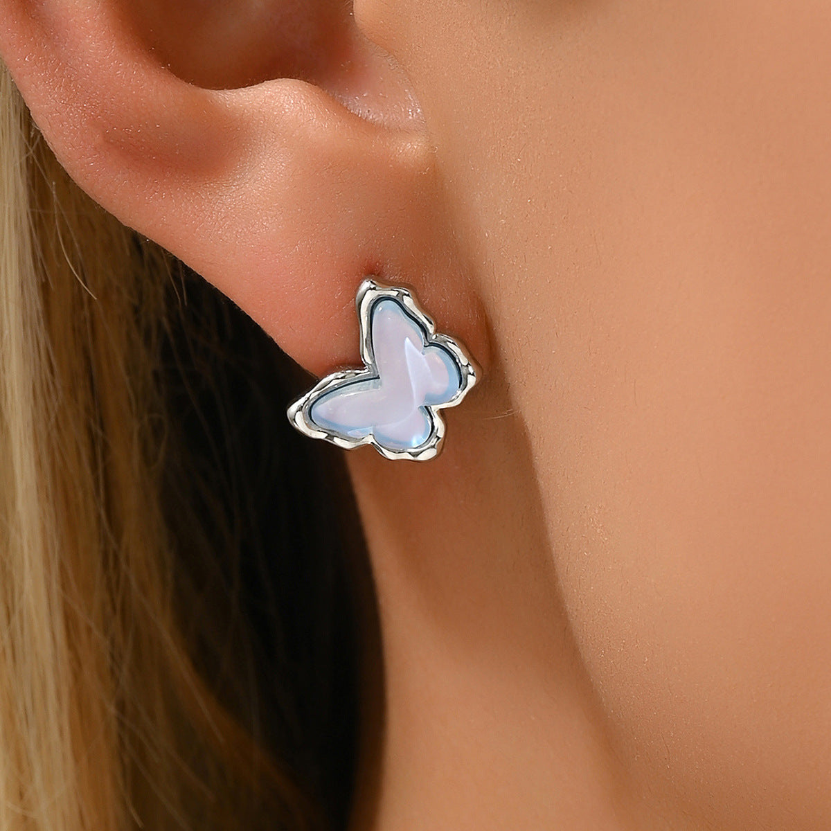 Pendientes minimalistas en forma de lazo con acabado esmaltado e incrustaciones de pedrería para mujer, aretes elegantes y versátiles