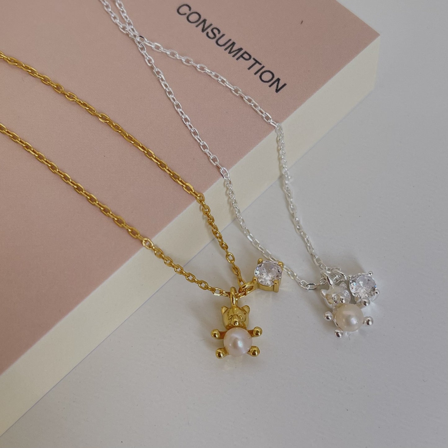 Minimalist Bear-Shaped 925 Sterling Silver Necklace with Pearl and Zircon Inlay