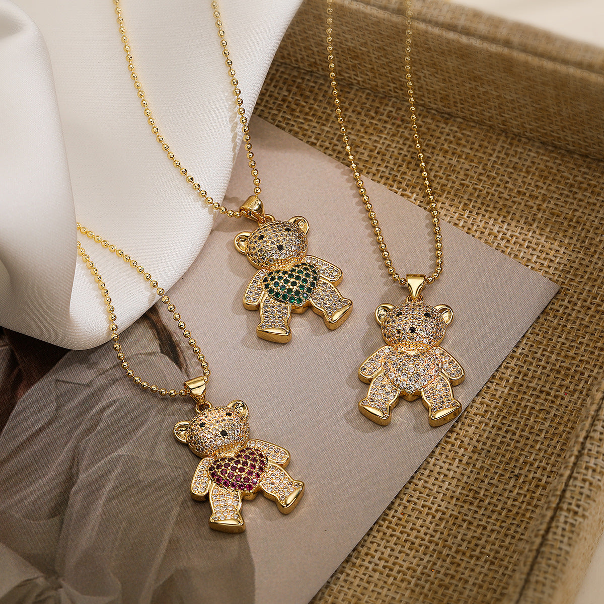 Collana Pendente Minimalista a Orsetto in Rame con Placcatura in Oro e Zircone per Donna