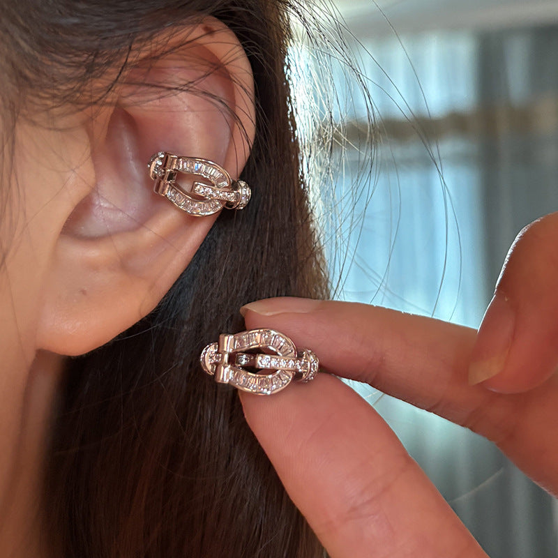Orecchini da donna in rame con zirconi, dal design geometrico minimalista di lusso a ferro di cavallo