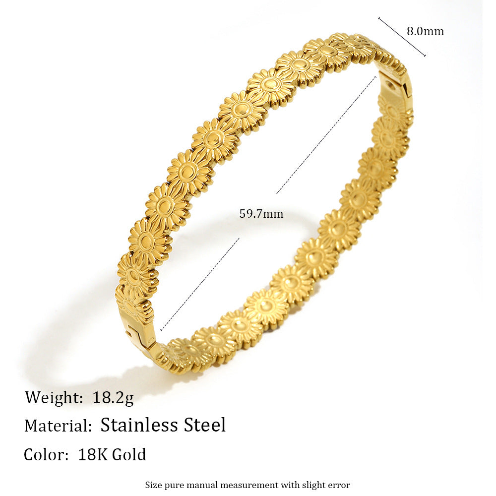 Fashionable Daisy-Shaped Stainless Steel Plated 18K Gold Cuff Bracelet for Women