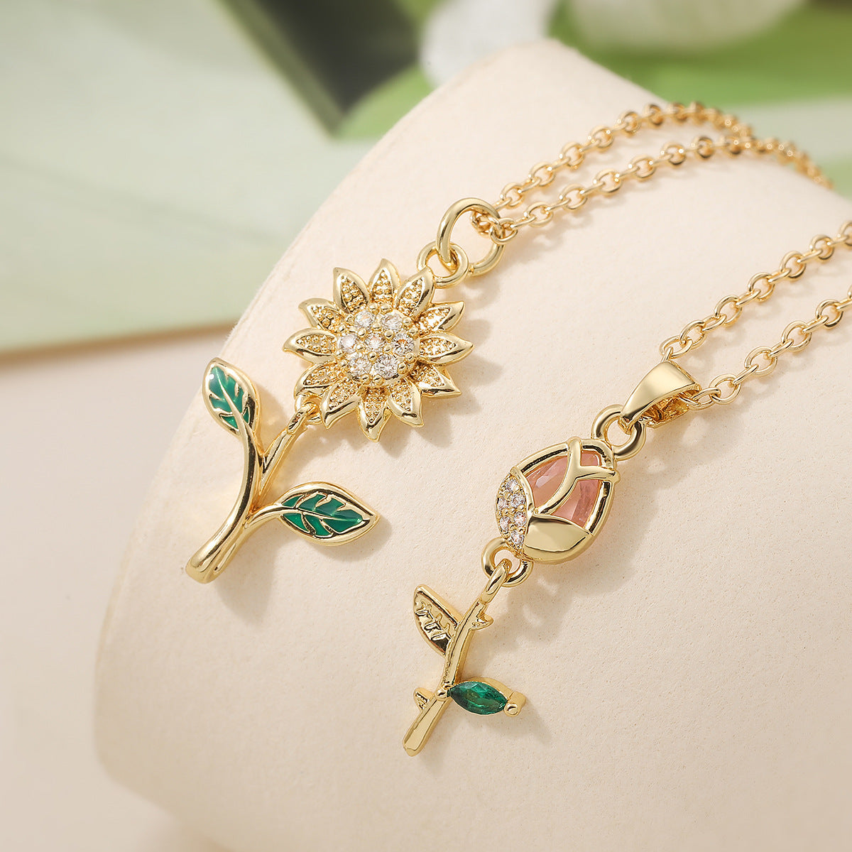 Minimalist 18K Gold Plated Brass Geometric Cubic Zirconia Sunflower Pendant Necklace for Women