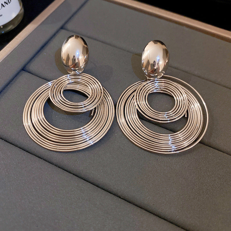 Orecchini a Nappa Geometrici Minimalisti in Metallo Placcato con Perni in Argento Sterling