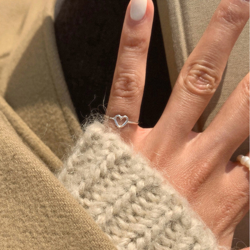 Anello da donna minimalista a forma di cuore in argento sterling 925 con dettaglio quadrato smussato