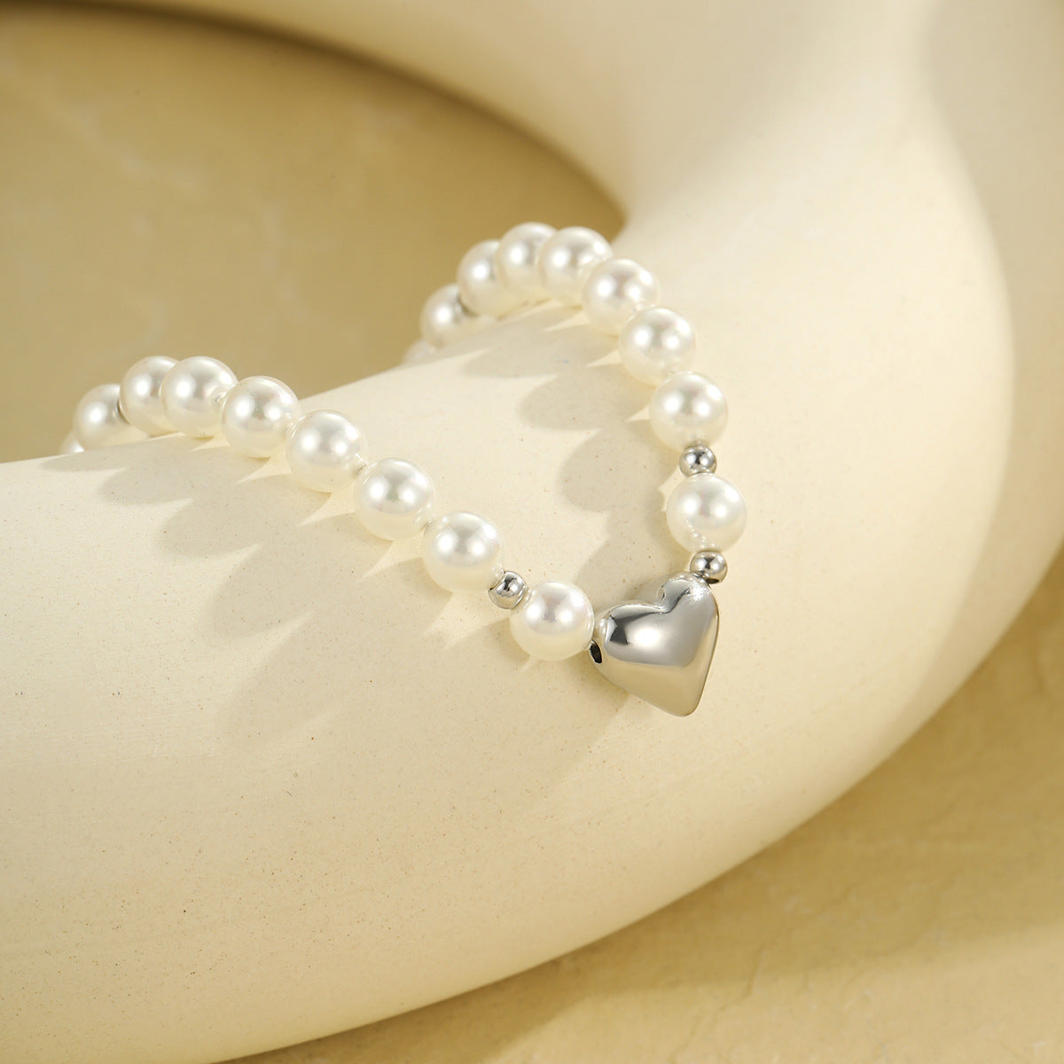 Fashionable Heart-Shaped Stainless Steel Bracelet with 18K Gold Plating for Women, Lightweight Luxe Layering Piece