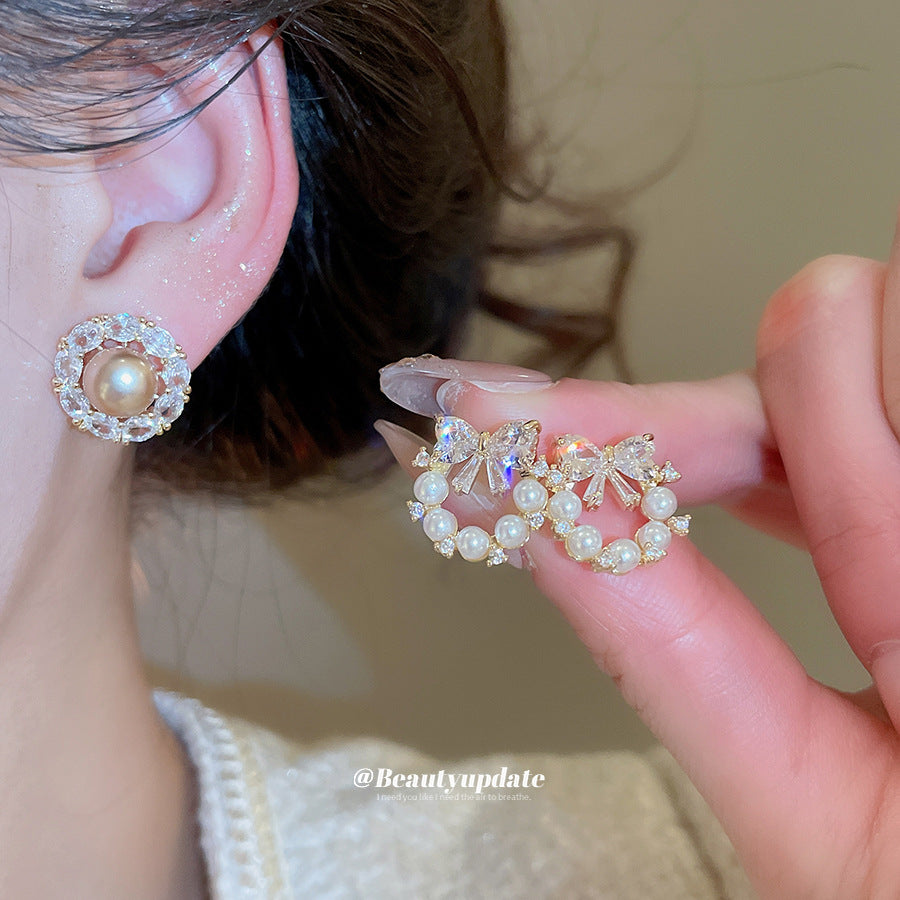 Pendientes elegantes de perlas en forma de lazo con incrustaciones de circonita para mujer, uso diario minimalista de lujo