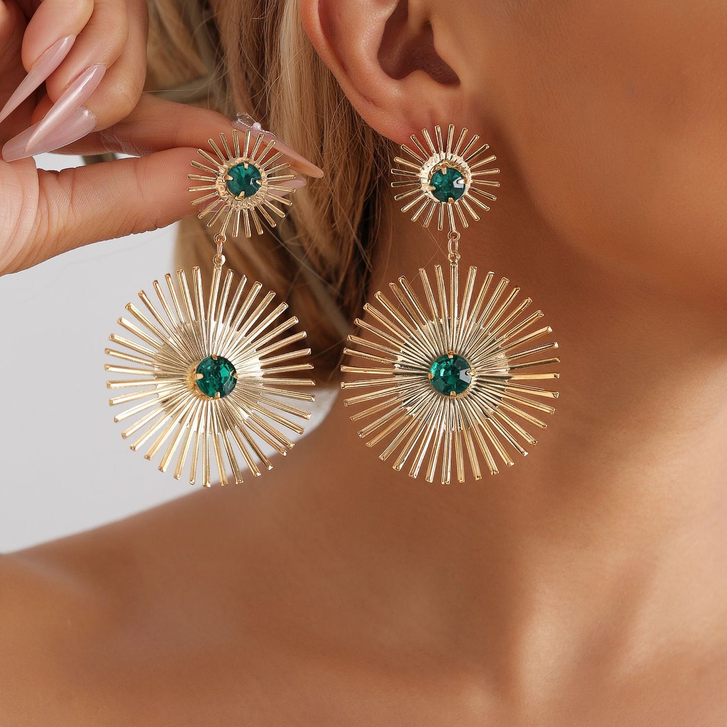 Retro Geometric Metal Stud Earrings with Rhinestone Accents and Plated Finish