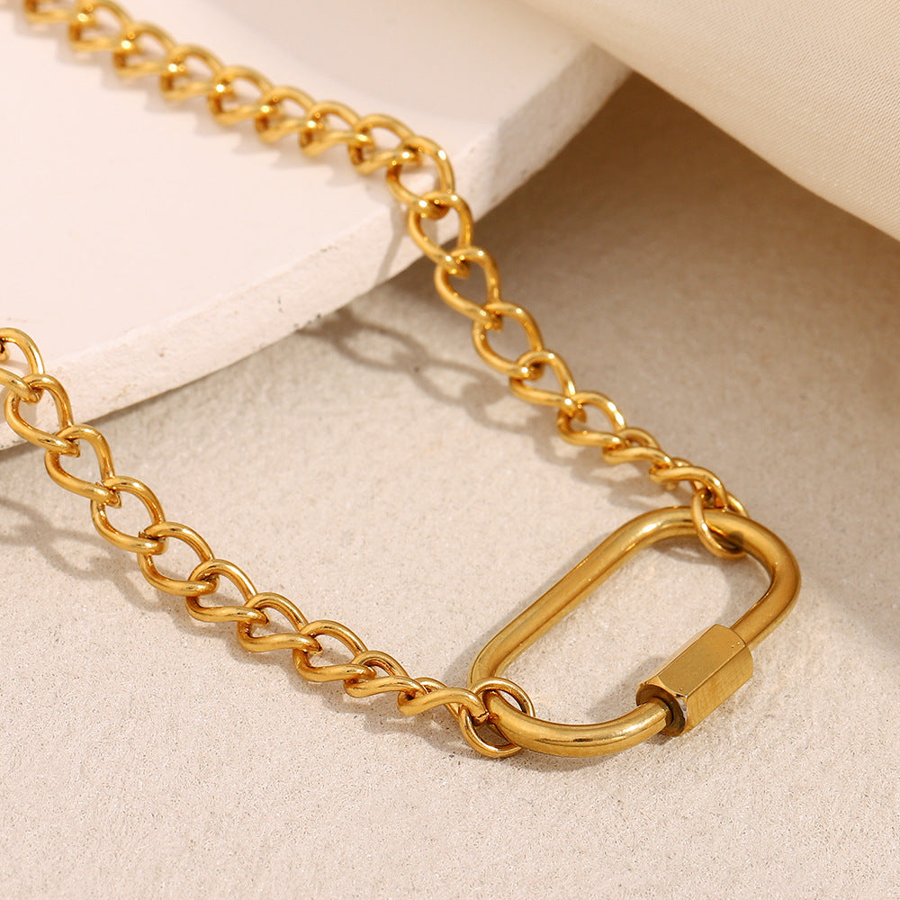 Collana con pendente geometrico minimalista in acciaio inossidabile placcato oro 18 carati con design a bottone rettangolare da donna