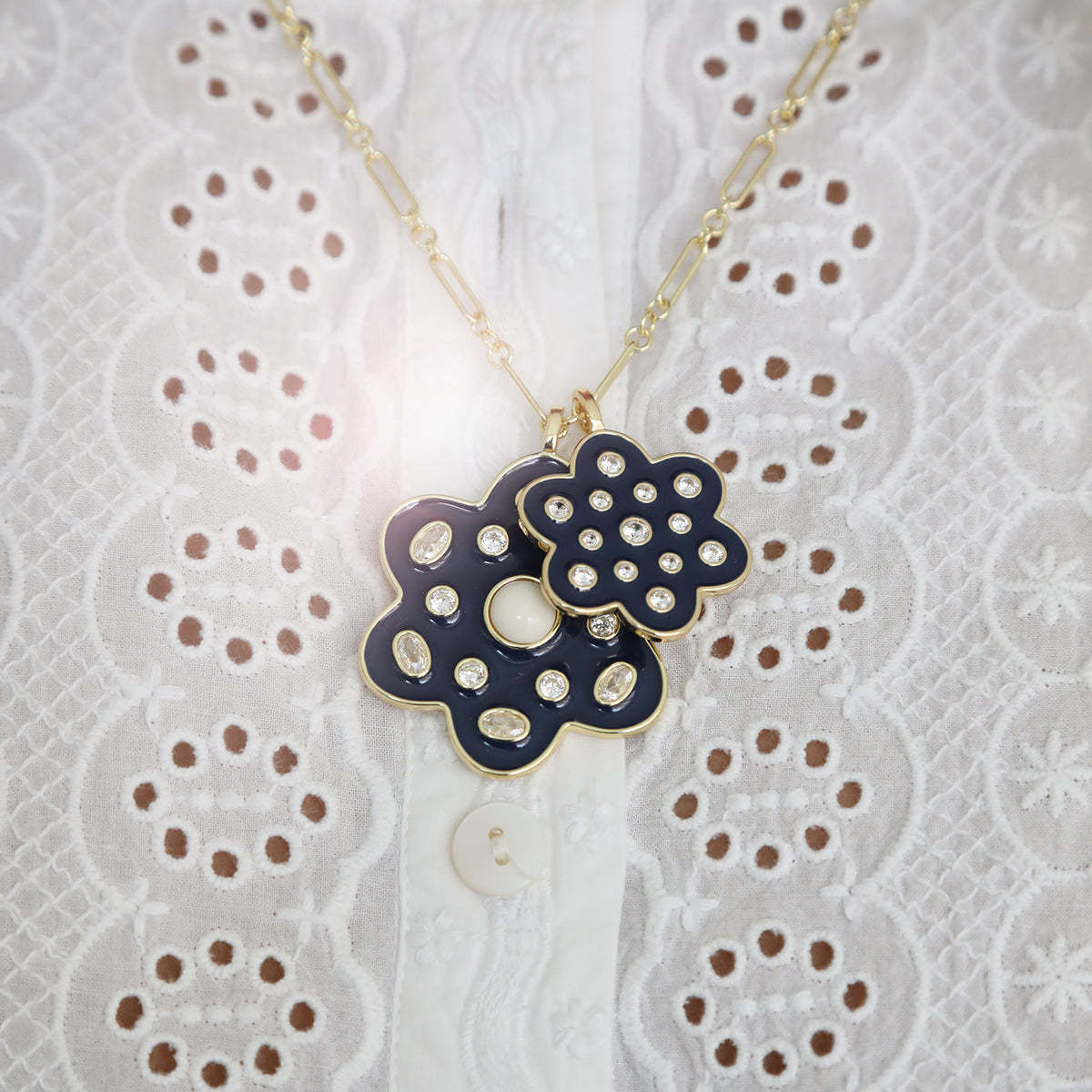 Sweet Round Floral Stainless Steel 18K Gold Plated PVD Necklace Charm Bar