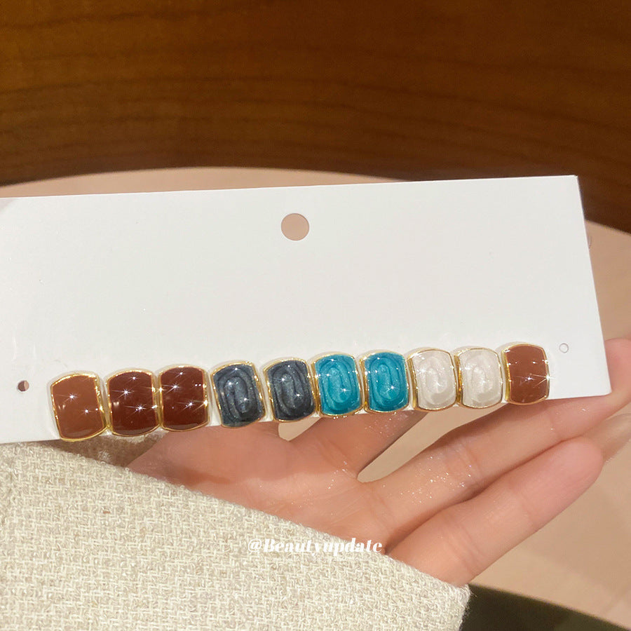 Aretes cuadrados minimalistas modernos de diseño geométrico para mujer con acabado esmaltado y base de aleación