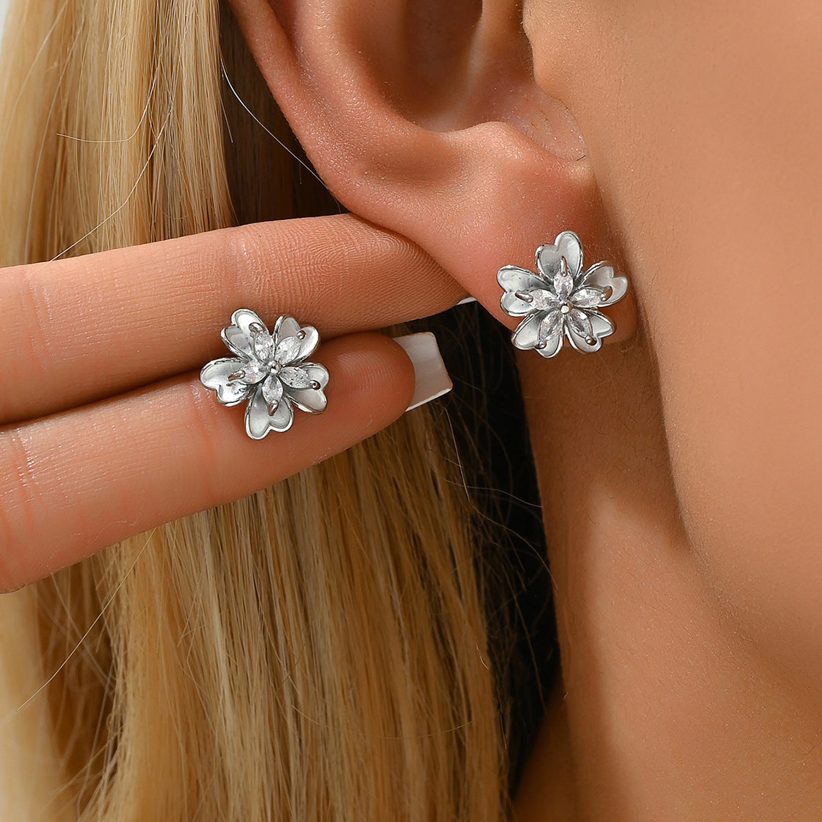 Orecchini a perno con strass floreali dolci e minimalisti da donna, con base in rame e perni in acciaio inossidabile