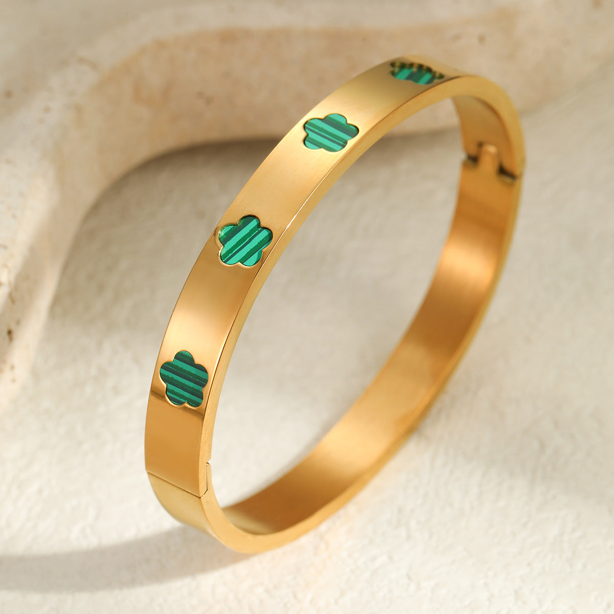 Bracciale da donna in acciaio inossidabile con intarsio in madreperla a forma di fiore, stile OL alla moda, con finitura placcata