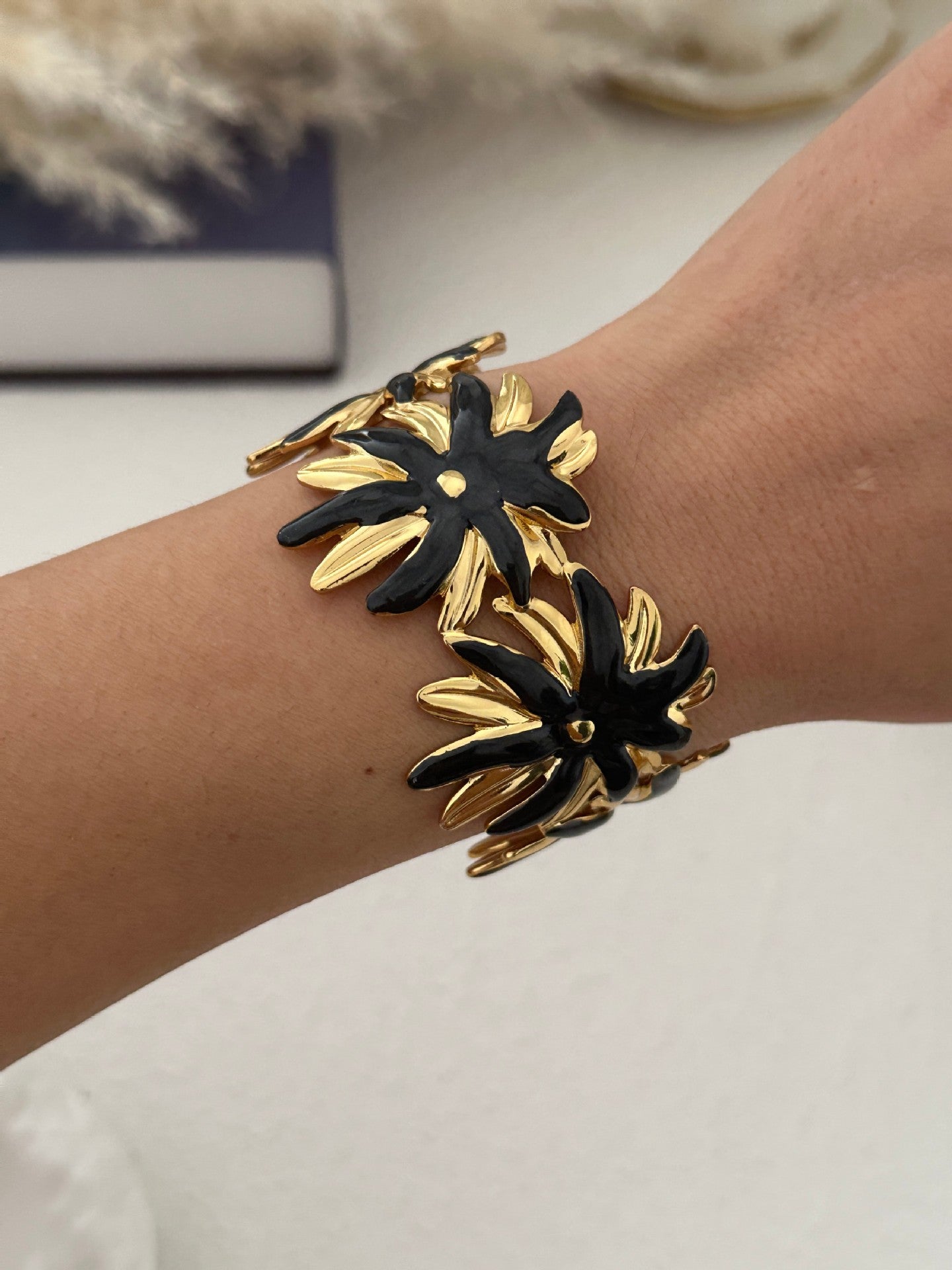 Elegant Gold Plated Starfish Pattern Stainless Steel Open Cuff Bracelet