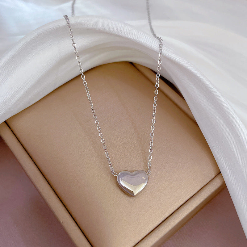 Gargantilla dulce, fresca, con baño de titanio y diseño de corazón geométrico para mujer