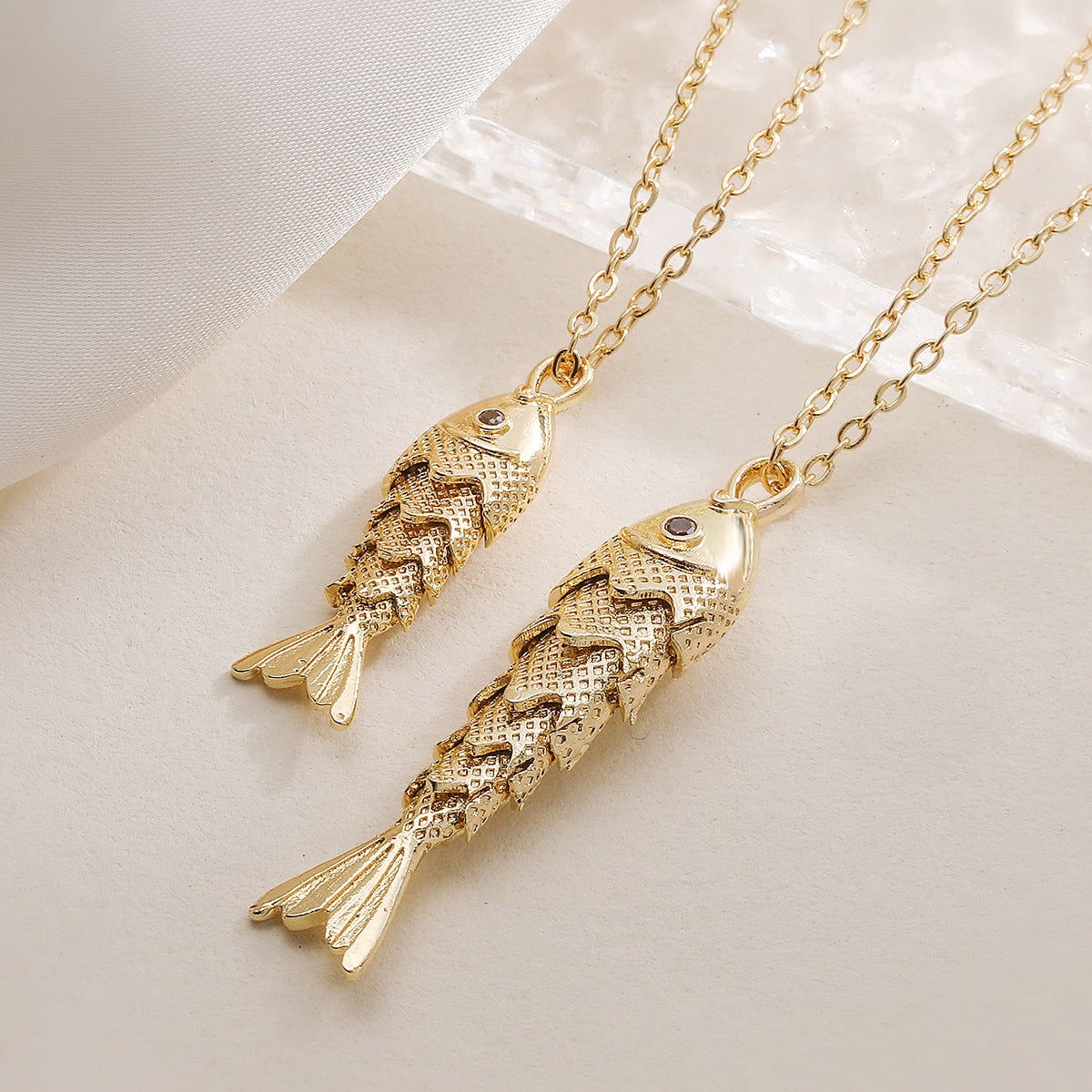 Minimalist 18K Gold Plated Brass Geometric Fish Pendant Necklace for Women