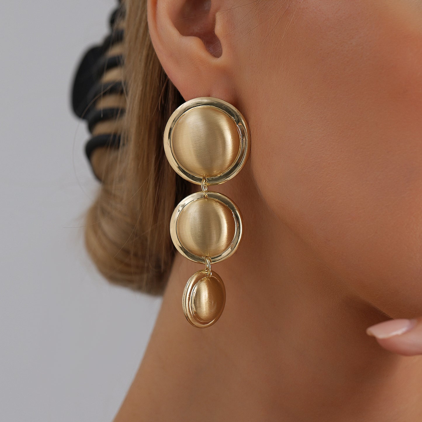Vintage Geometric Round Zinc Alloy Electroplated Stud Earrings for Women with Stainless Steel Posts