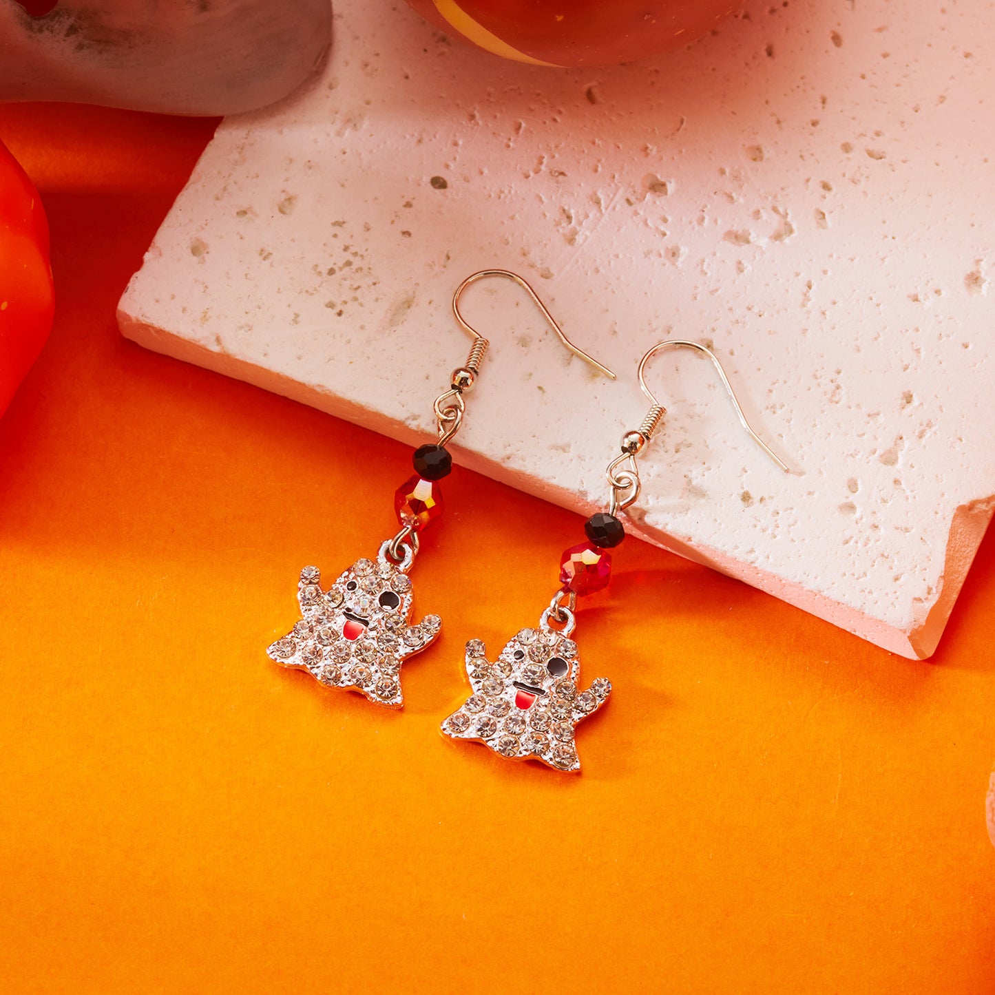 Orecchini acrilici a tema Halloween con zucca, pipistrello e teschio con intarsio in strass e base in lega placcata oro, unisex