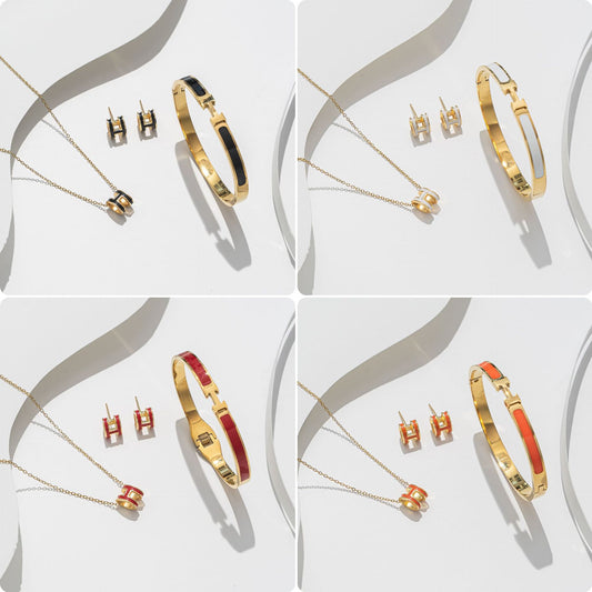 Conjunto de collar, pendientes y pulsera de acero de titanio con letra H minimalista para mujer, acabado chapado al vacío y cadena ondulada
