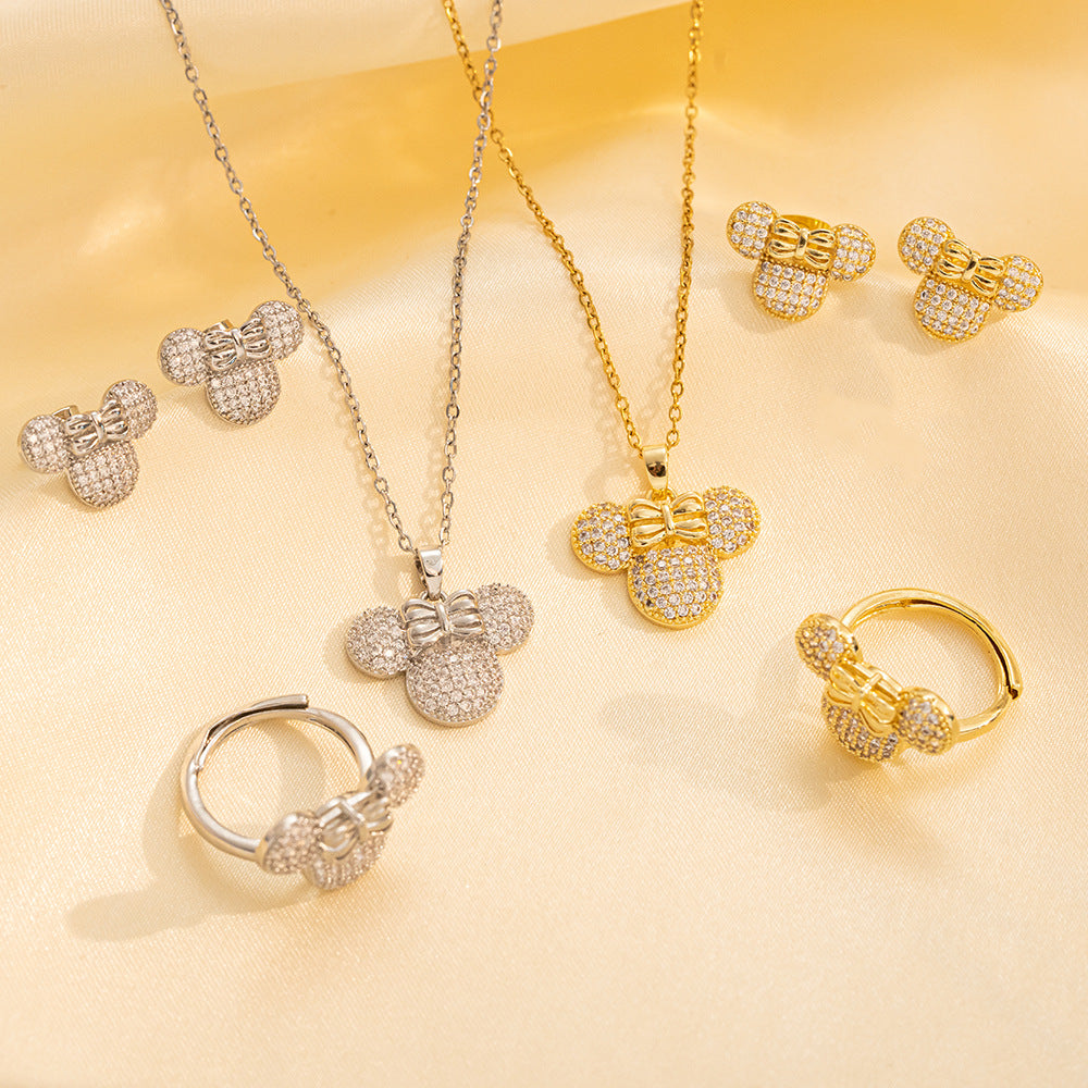 Bonito Collar Colgante Geométrico Minimalista de Mickey Mouse para Mujer con Incrustaciones Completas de Diamantes de Imitación en Cadena O de Acero de Titanio