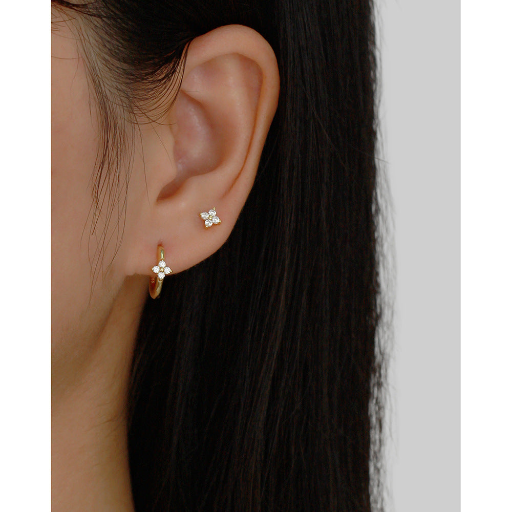 Orecchini a perno da donna in argento sterling S925 a forma di trifoglio minimalista con intarsio di strass