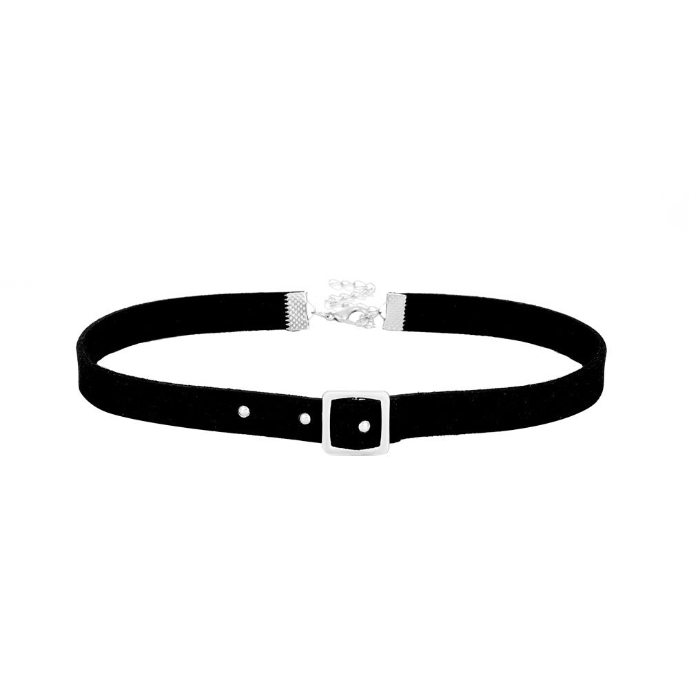 Collana girocollo Gothic Lolita con fascia in velluto, accenti floreali e geometrici, ciondolo in lega per donna