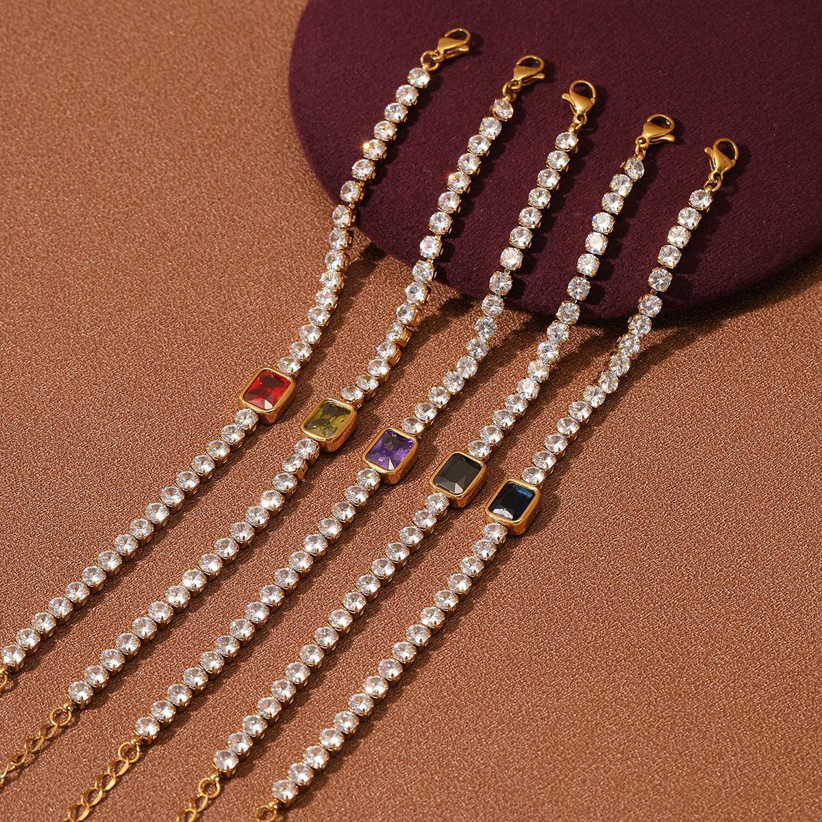 Elegante pulsera geométrica cuadrada de titanio con diamantes de imitación para mujer, con acabado chapado y atractivo minimalista de lujo