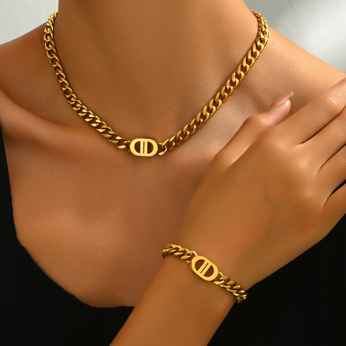 Set di collana e bracciale da donna a catena cubana minimalista geometrica in lega di zinco con finitura placcata
