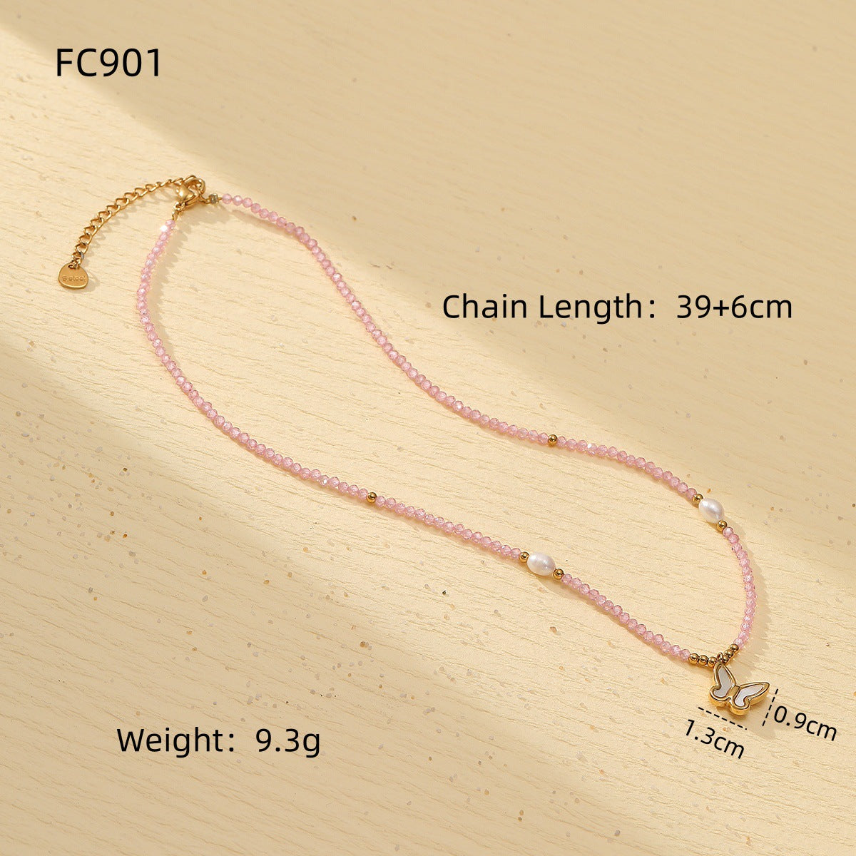 Collana con Pendente a Farfalla Minimalista in Acciaio al Titanio con Finitura Elettroplaccata e Dettagli in Perle Naturali d'Acqua Dolce
