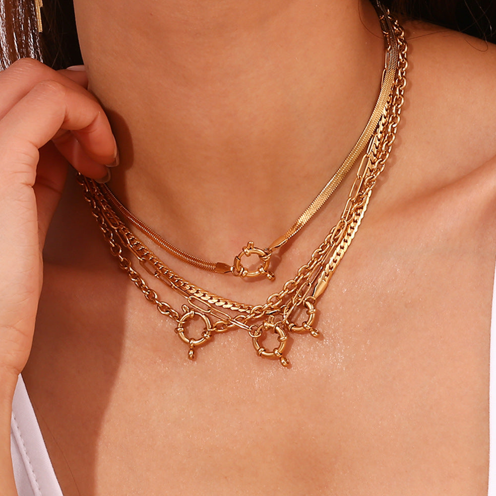Collar Minimalista de Acero Inoxidable Geométrico con Colgante de Acero de Titanio Bañado en Oro de 18K y Cierre de Resorte en Cadena con Forma de O