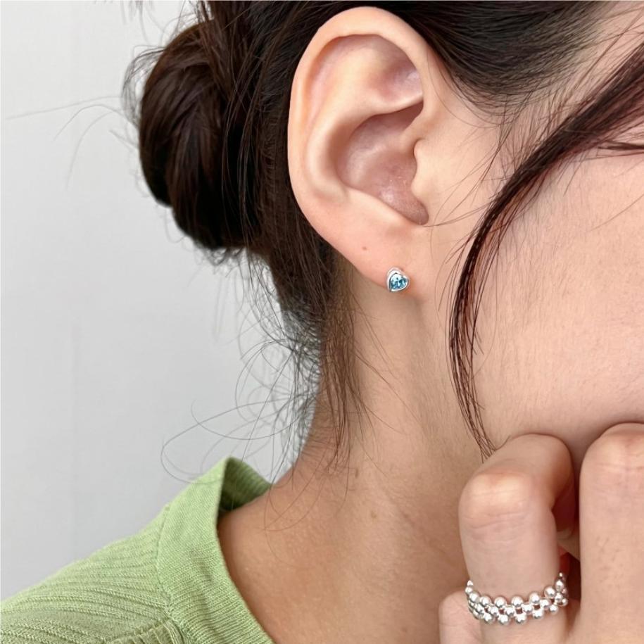 Minimalist Heart-Shaped 925 Sterling Silver Stud Earrings with Multicolor Cubic Zirconia Inlay