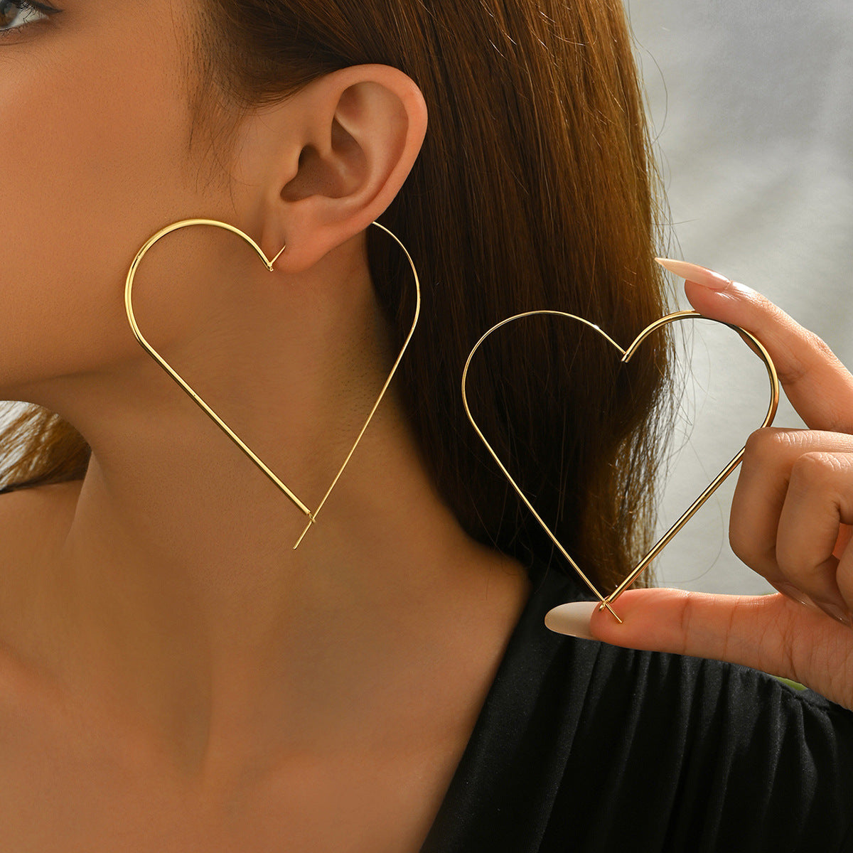 Orecchini a perno da donna in lega di zinco a forma di cuore, stile minimalista, con finitura galvanica, leggeri e lussuosi