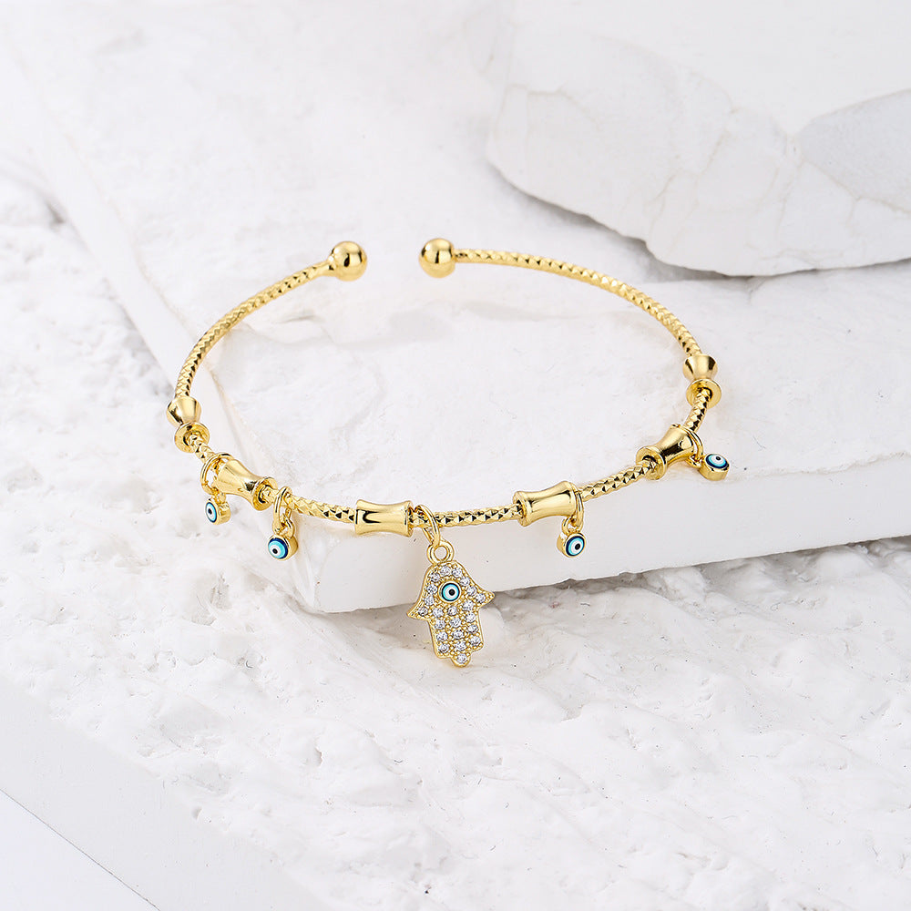 Bracciale Minimalista da Donna con Ciondolo a Mano Occhio di Allah Irregolare in Rame Placcato Oro 18K e Intarsio di Zirconi
