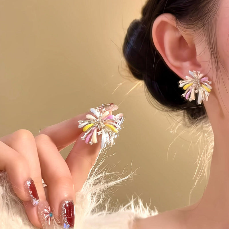 Orecchini a perno a fuoco floreali minimalisti in zircone da donna con finitura smaltata e perni in acciaio inossidabile