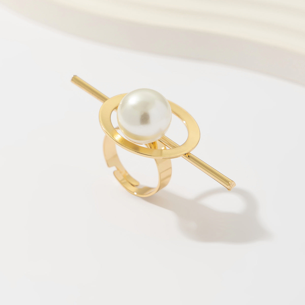 Anello aperto geometrico floreale barocco da donna con intarsio di perle imitate e finitura in metallo galvanizzato